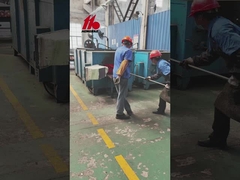 Wat is het proces achter het maken van het centrale gat in een titanium buis?